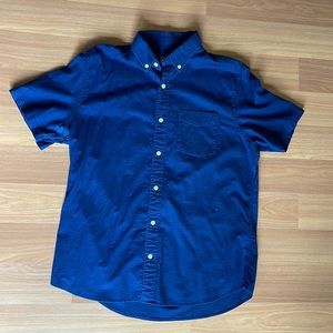 Men’s shirt sleeves button down Gap shirt. Navy blue size M